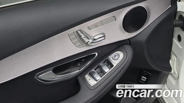 Mercedes-Benz C-Class 2020 thumb 3