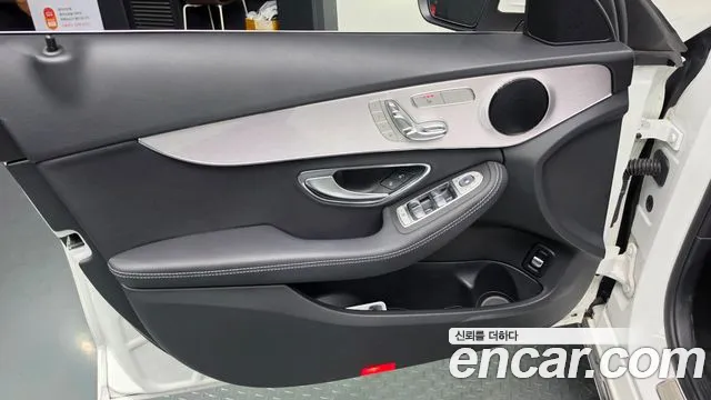 Mercedes-Benz C-Class 2020 thumb 12