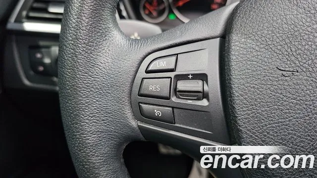 BMW 3 серии 2016 thumb 6