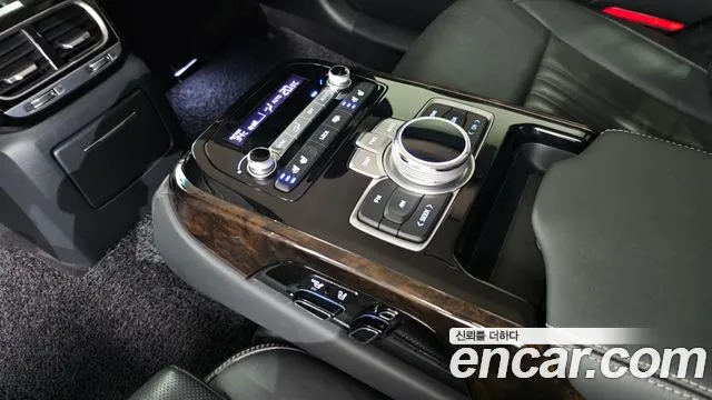 Genesis G90 2019 thumb 2