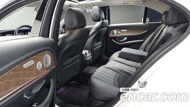 Mercedes-Benz E-Class 2020 thumb 9