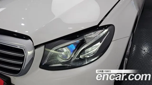 Mercedes-Benz E-Class 2020 thumb 6