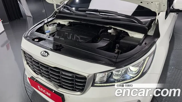 Kia Carnival 2019 thumb 10