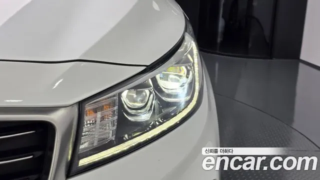 Kia Carnival 2019 thumb 3