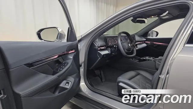 BMW 5 серии 2025 thumb 11