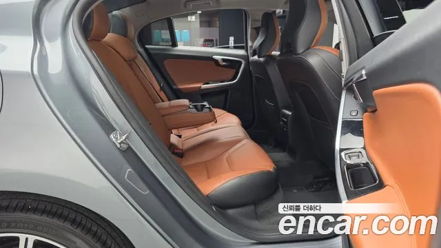 Volvo S60 2018 thumb 5