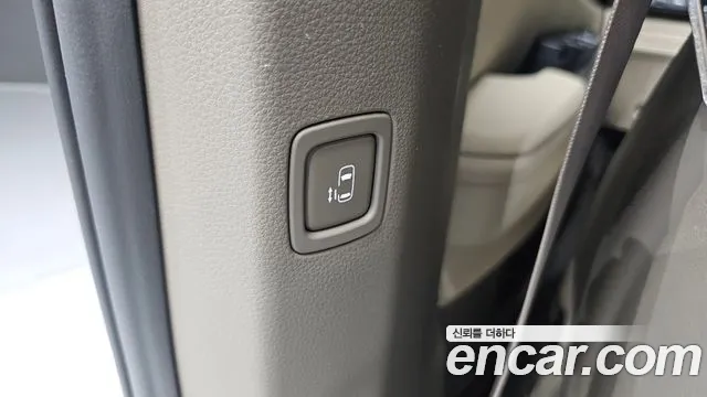 Kia Carnival 2023 thumb 2