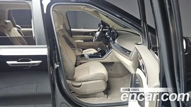 Kia Carnival 2023 thumb 4