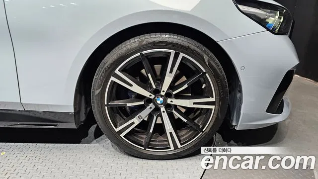 BMW 5 серии 2023 thumb 9