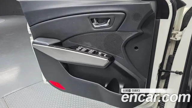 KGM Tivoli 2016 thumb 6