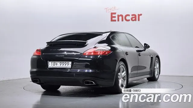 Porsche Panamera 2012 thumb 8
