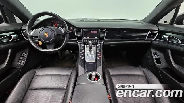 Porsche Panamera 2012 thumb 12