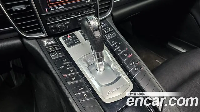 Porsche Panamera 2012 thumb 11