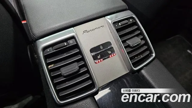 Porsche Panamera 2012 thumb 9