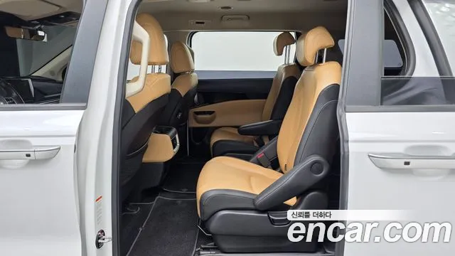 Kia Carnival 2021 thumb 2