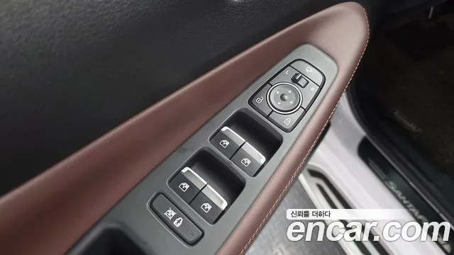 Hyundai Santa Fe 2018 thumb 5