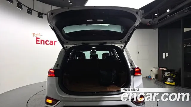 Hyundai Santa Fe 2018 thumb 8