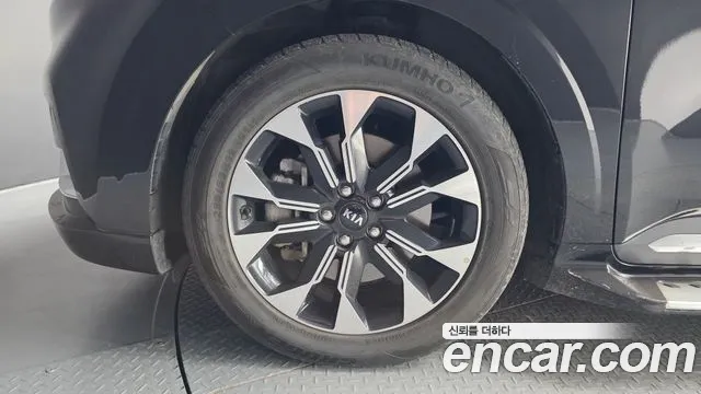 Kia Carnival 2021 thumb 4