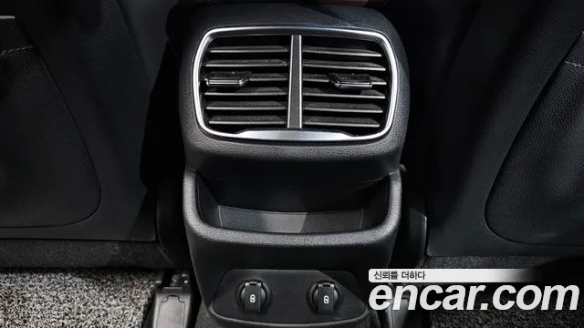 Hyundai Santa Fe 2018 thumb 3