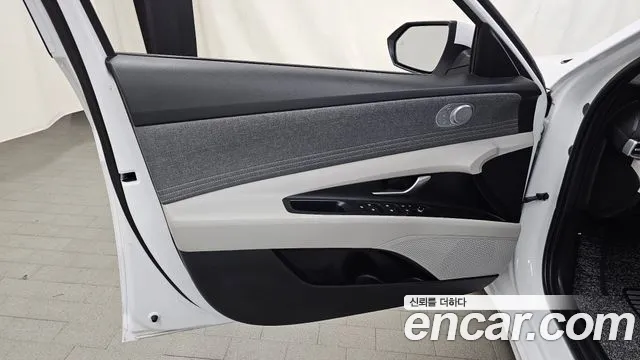 Hyundai Elantra 2023 thumb 6