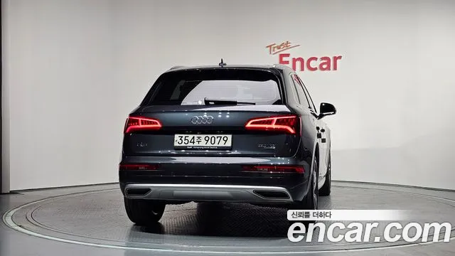 Audi Q5 2020 thumb 2