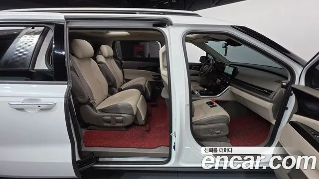 Kia Carnival 2023 thumb 5