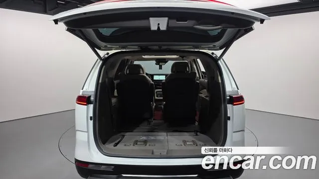 Kia Carnival 2023 thumb 8