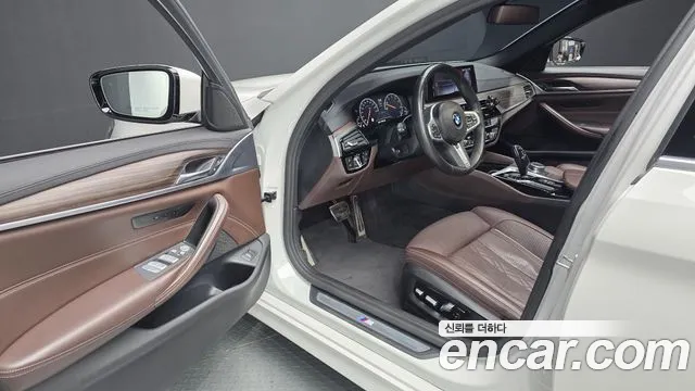 BMW 5 серии 2019 thumb 8