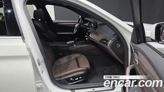 BMW 5 серии 2019 thumb 4