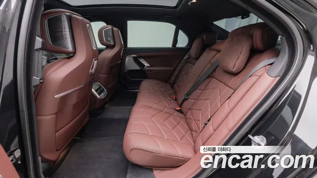 BMW 7 серии 2024 thumb 11