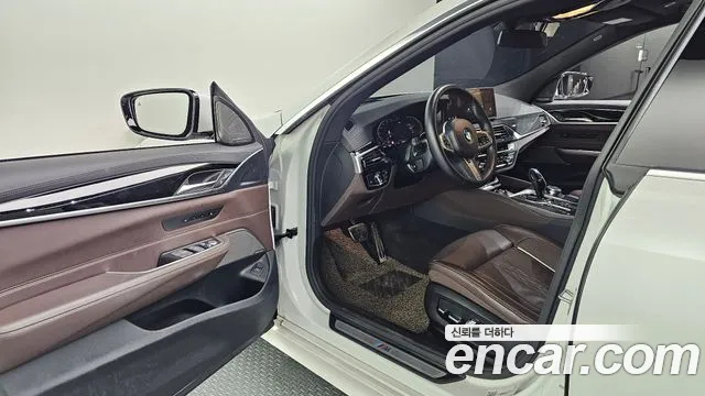 BMW 6 серии Gran Turismo 2024 thumb 8
