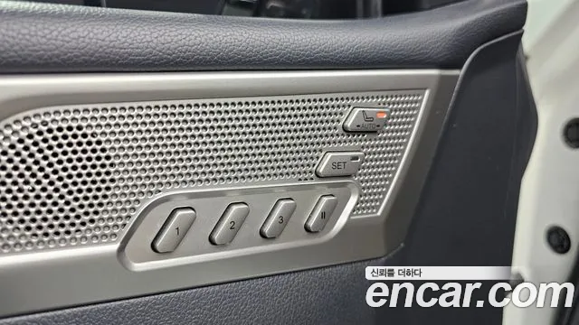 KGM Rexton 2017 thumb 2