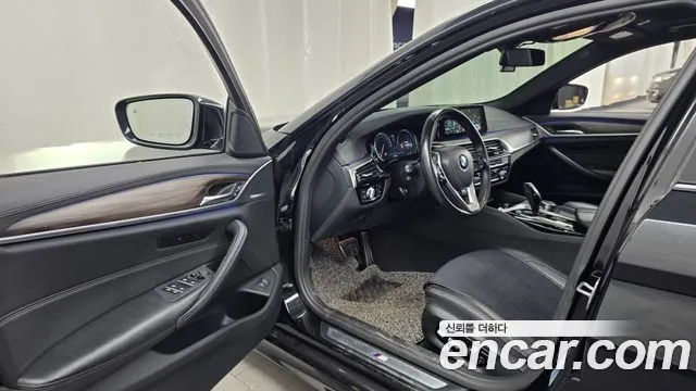 BMW 5 серии 2017 thumb 5