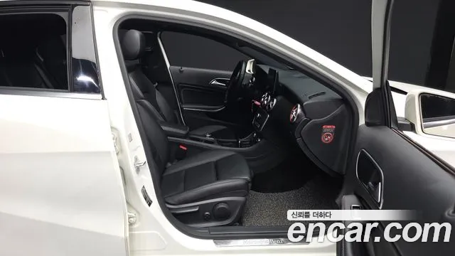 Mercedes-Benz A-Class 2017 thumb 7