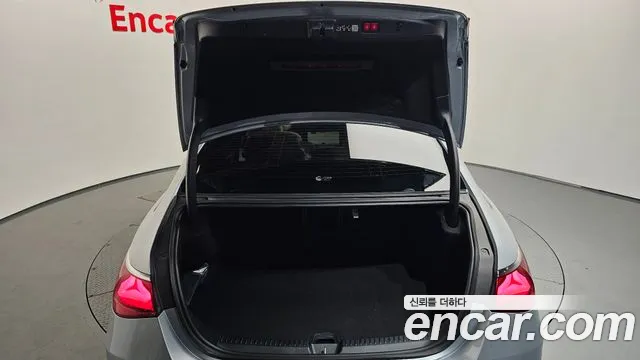 Mercedes-Benz E-Class 2025 thumb 10