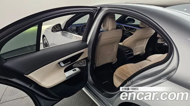 Mercedes-Benz E-Class 2025 thumb 9