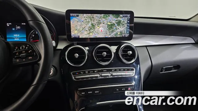 Mercedes-Benz C-Class 2019 thumb 9
