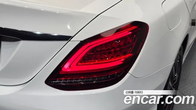 Mercedes-Benz C-Class 2019 thumb 7