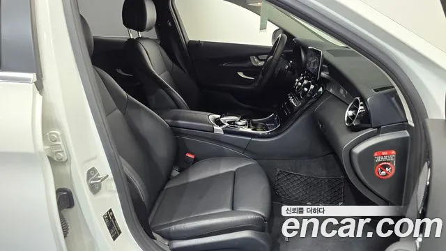 Mercedes-Benz C-Class 2019 thumb 6