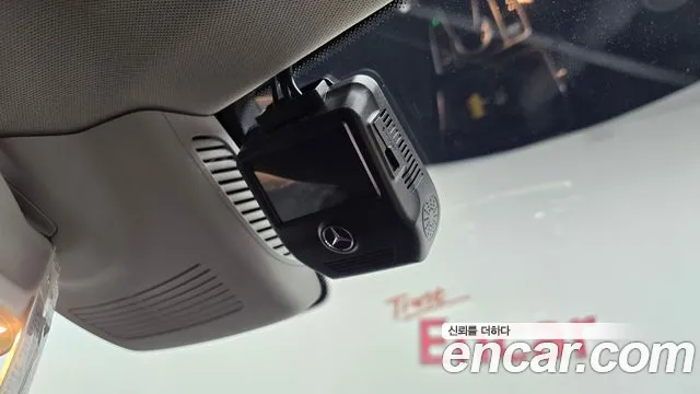 Mercedes-Benz C-Class 2019 thumb 11