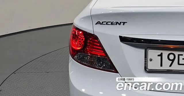 Hyundai Accent 2012 thumb 8