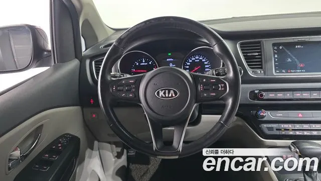 Kia Carnival 2019 thumb 4
