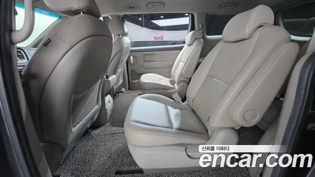 Kia Carnival 2019 thumb 10