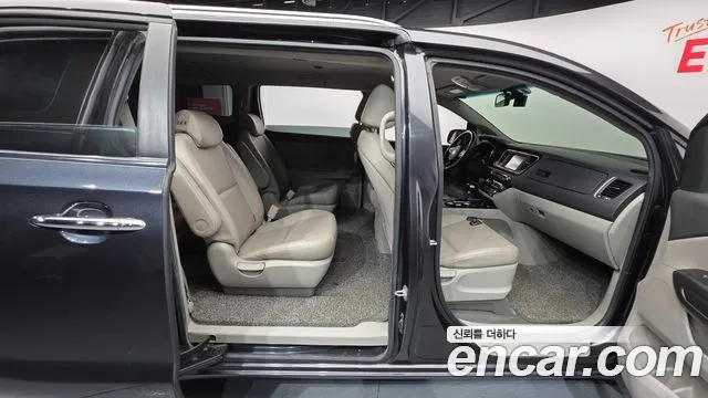 Kia Carnival 2019 thumb 5