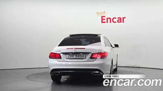 Mercedes-Benz E-Class 2013 thumb 2