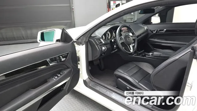 Mercedes-Benz E-Class 2013 thumb 12