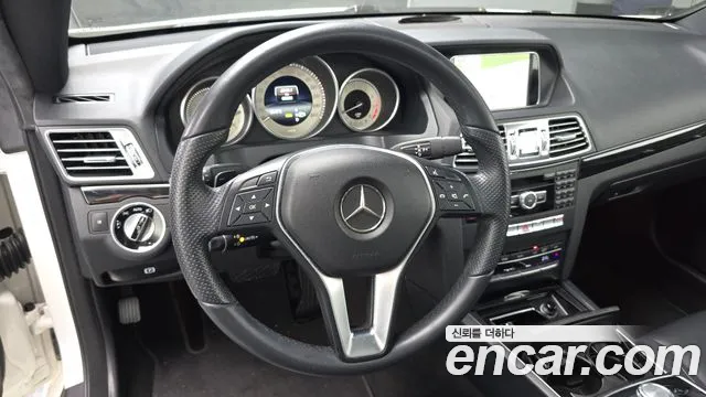 Mercedes-Benz E-Class 2013 thumb 10