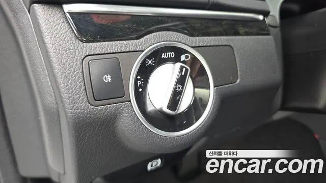 Mercedes-Benz E-Class 2013 thumb 8