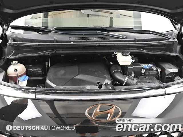 Hyundai Staria 2024 thumb 4