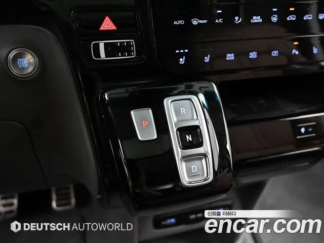 Hyundai Staria 2024 thumb 2
